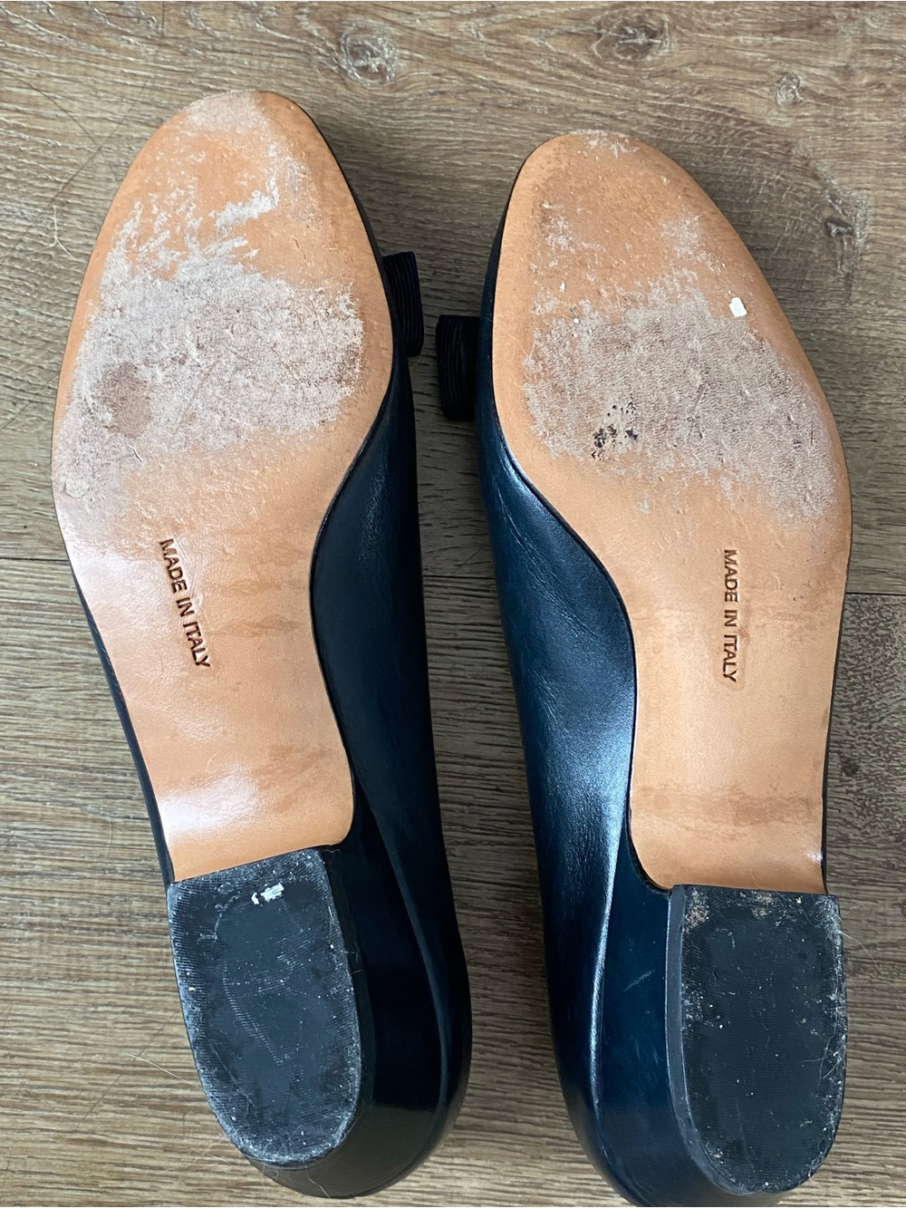 Authentic Salvatore Ferragamo Vara Bow Leather shoes in Navy - Picture 6 of 8